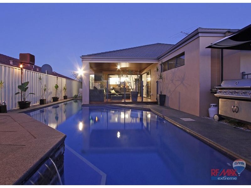 8 Bardeen Pass, Carramar WA 6031