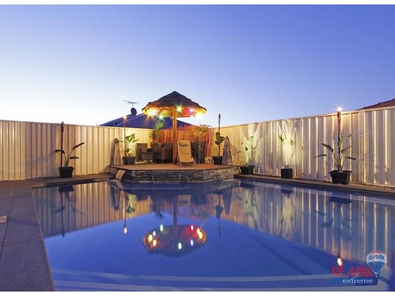 8 Bardeen Pass, Carramar WA 6031