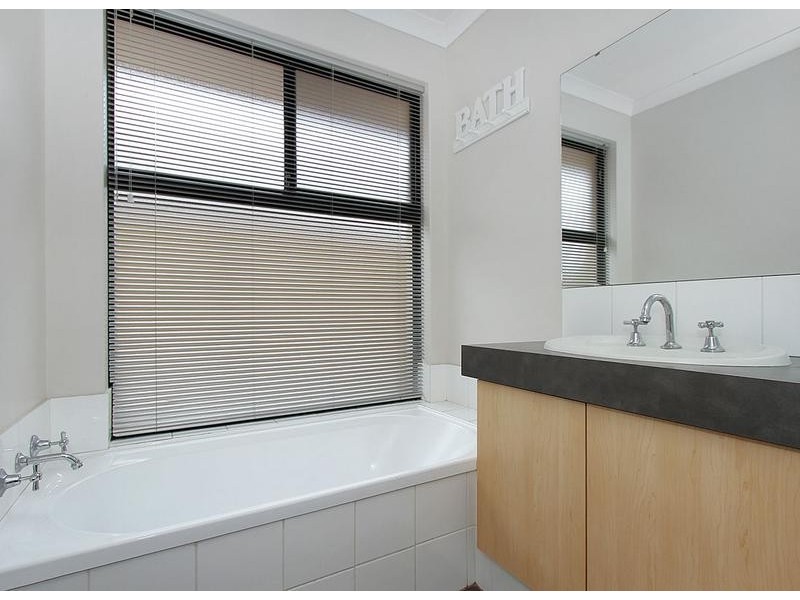 28 Kahana Parkway, Butler WA 6036