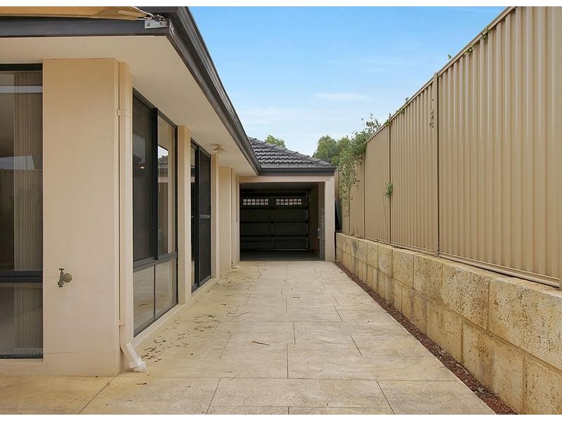 28 Kahana Parkway, Butler WA 6036