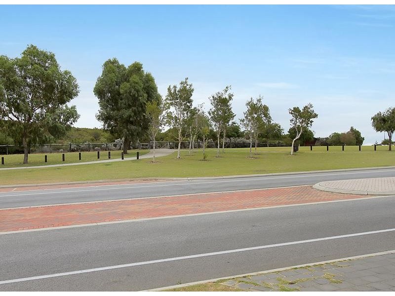 28 Kahana Parkway, Butler WA 6036