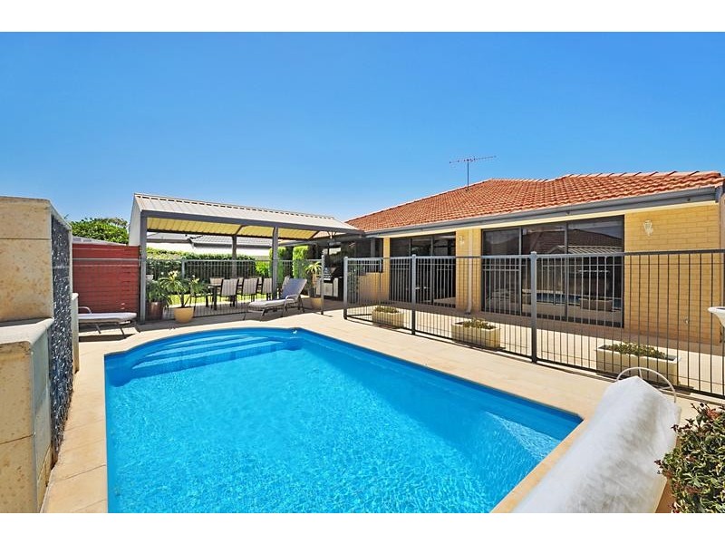 22 Brightlands Circuit, Carramar WA 6031