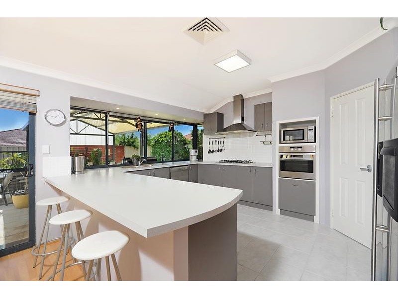 22 Brightlands Circuit, Carramar WA 6031