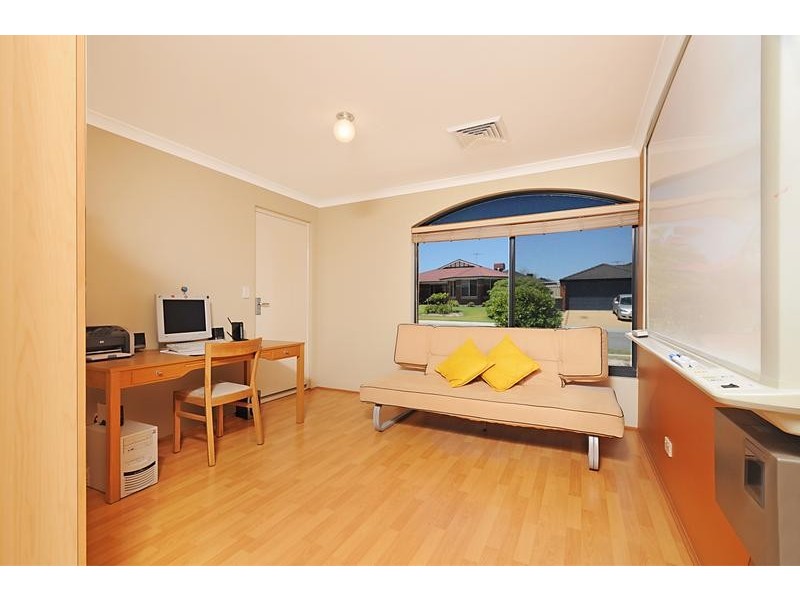 22 Brightlands Circuit, Carramar WA 6031