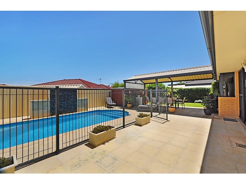 22 Brightlands Circuit, Carramar WA 6031