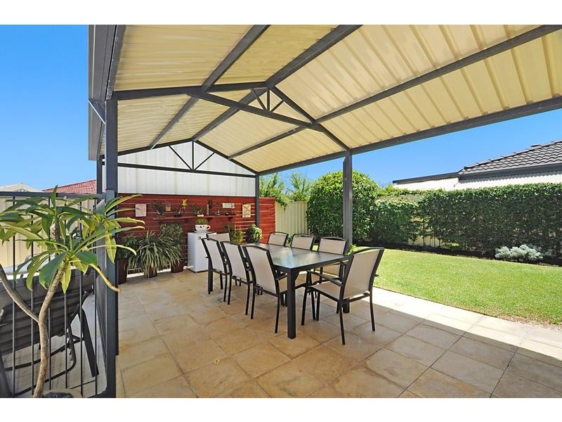 22 Brightlands Circuit, Carramar WA 6031