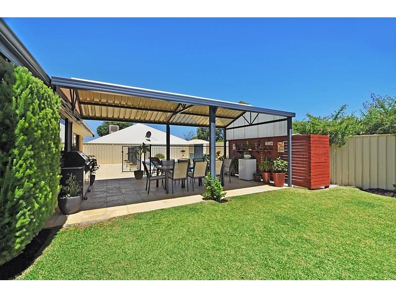22 Brightlands Circuit, Carramar WA 6031
