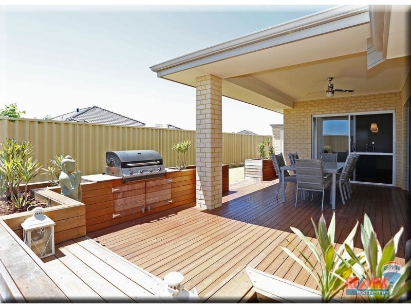 4 Featherstone Gardens, Butler WA 6036