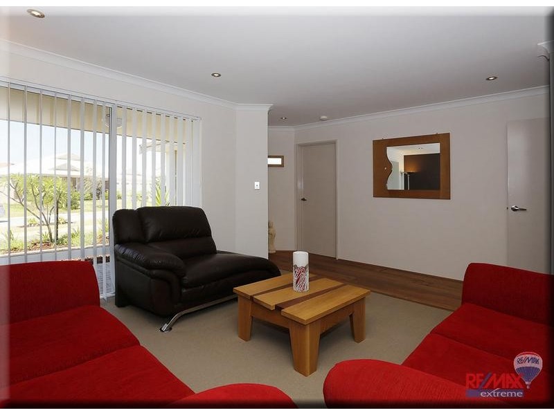 4 Featherstone Gardens, Butler WA 6036
