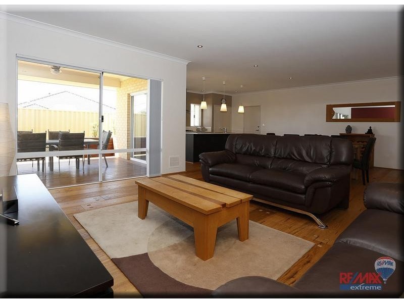 4 Featherstone Gardens, Butler WA 6036