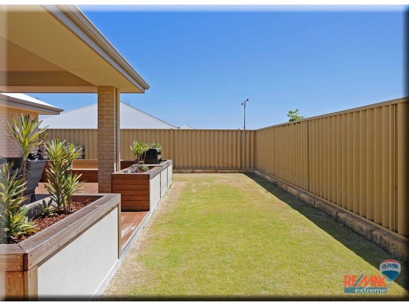 4 Featherstone Gardens, Butler WA 6036