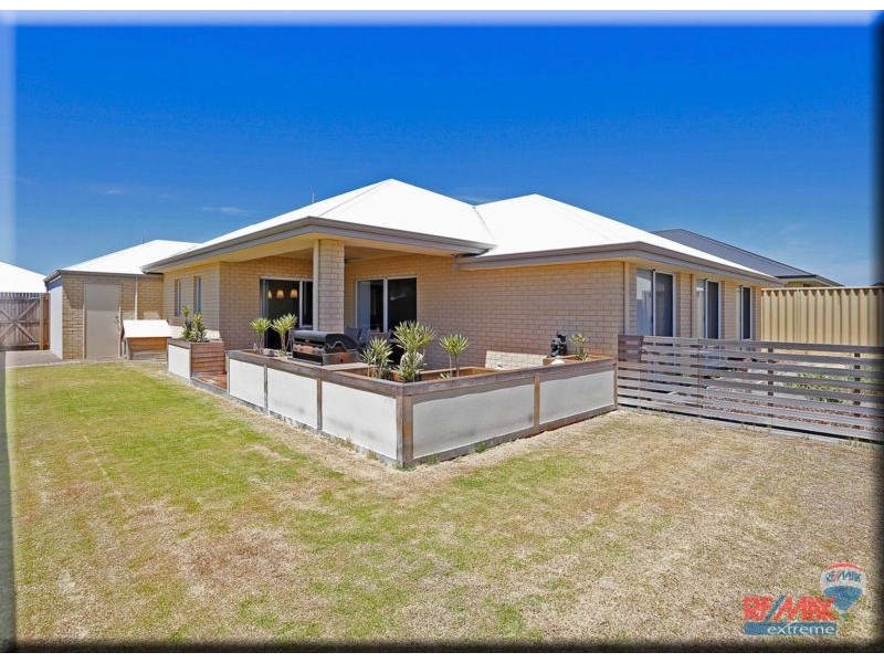 4 Featherstone Gardens, Butler WA 6036