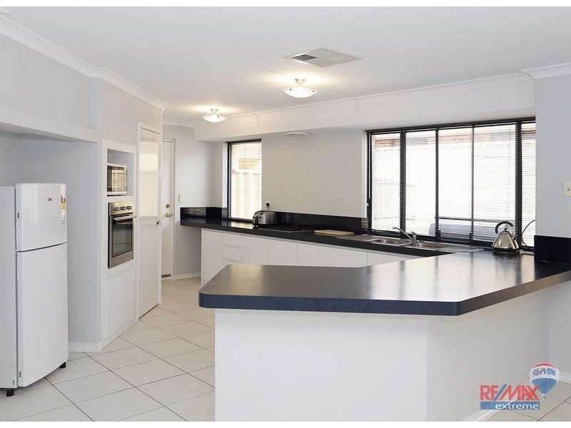 35 Crown Point Crescent, Butler WA 6036