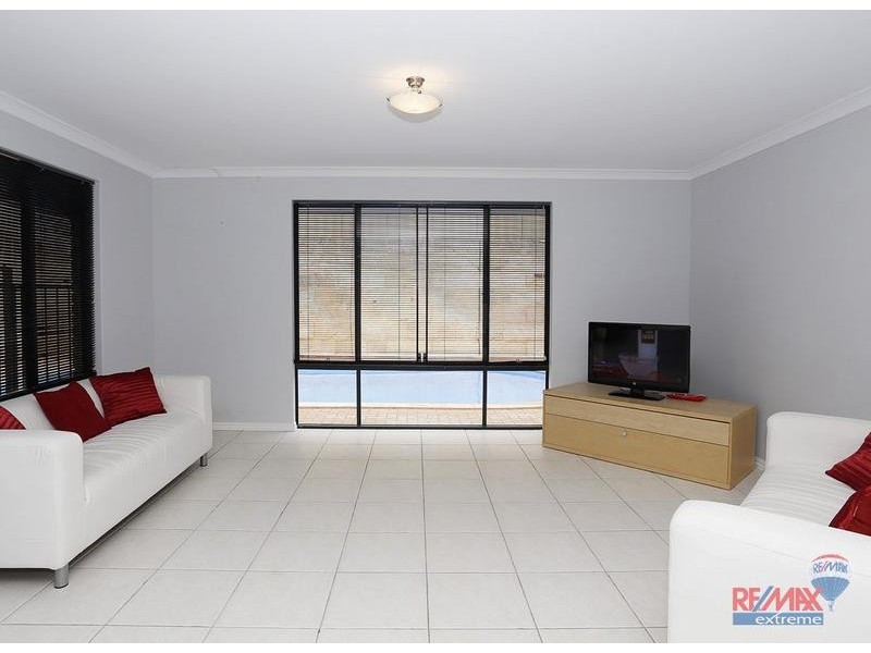 35 Crown Point Crescent, Butler WA 6036