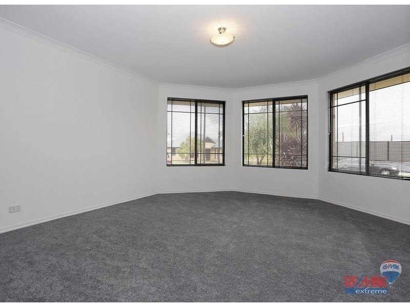 35 Crown Point Crescent, Butler WA 6036