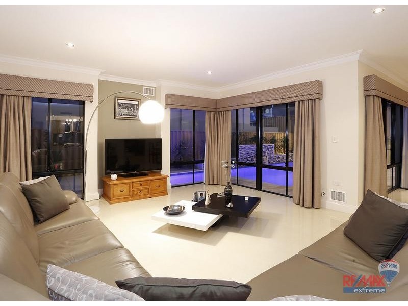 10 St. Lucia Road, Iluka WA 6028