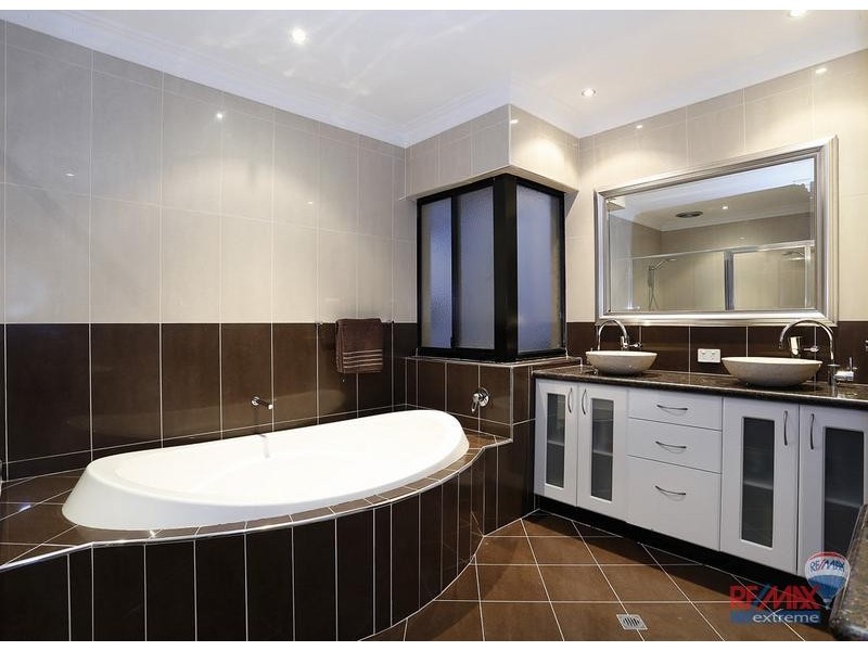 10 St. Lucia Road, Iluka WA 6028