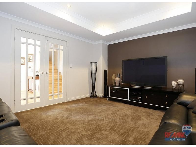 6 Pattaya Gardens, Iluka WA 6028