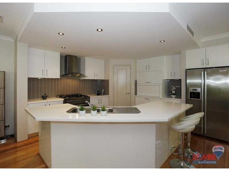 6 Pattaya Gardens, Iluka WA 6028