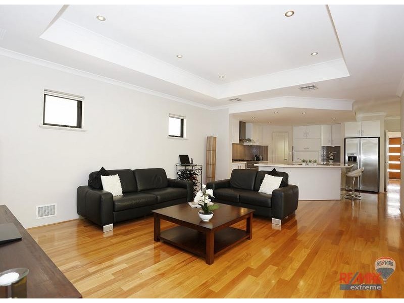 6 Pattaya Gardens, Iluka WA 6028