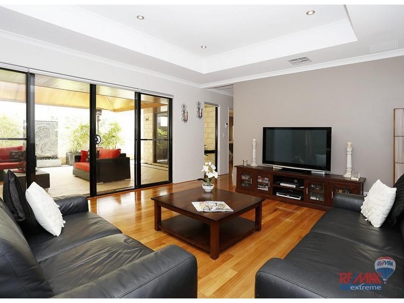 6 Pattaya Gardens, Iluka WA 6028