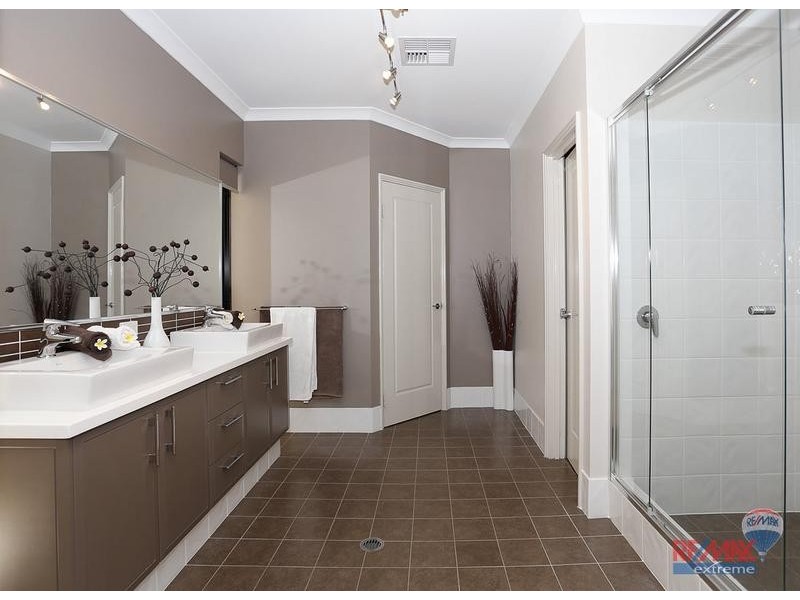 6 Pattaya Gardens, Iluka WA 6028