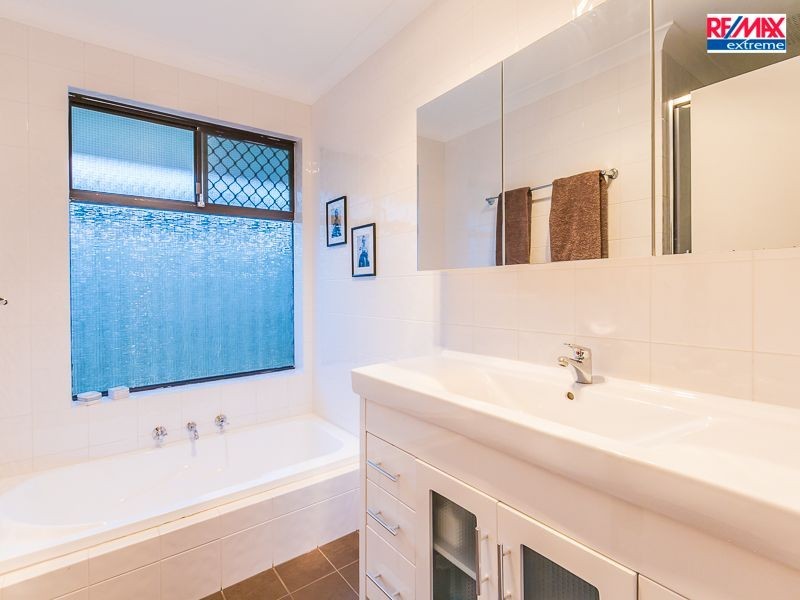 32 Wayfarer Road, Heathridge WA 6027