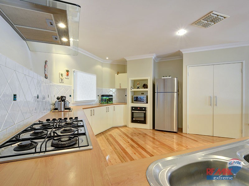 15 Walsall Turn, Hocking WA 6065