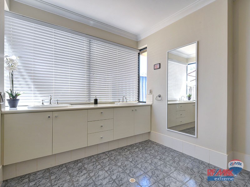 15 Walsall Turn, Hocking WA 6065