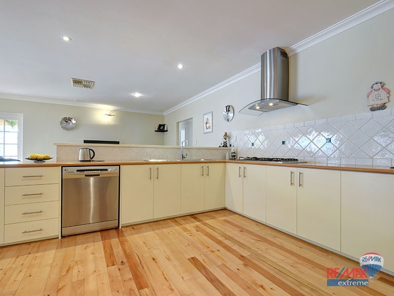 15 Walsall Turn, Hocking WA 6065