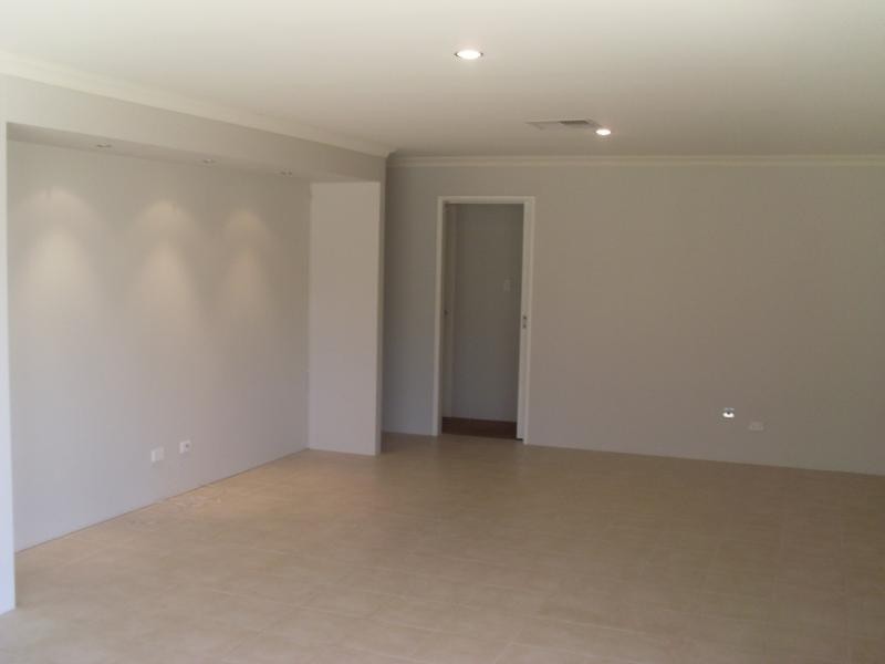 10 Ammanford Crescent, Butler WA 6036