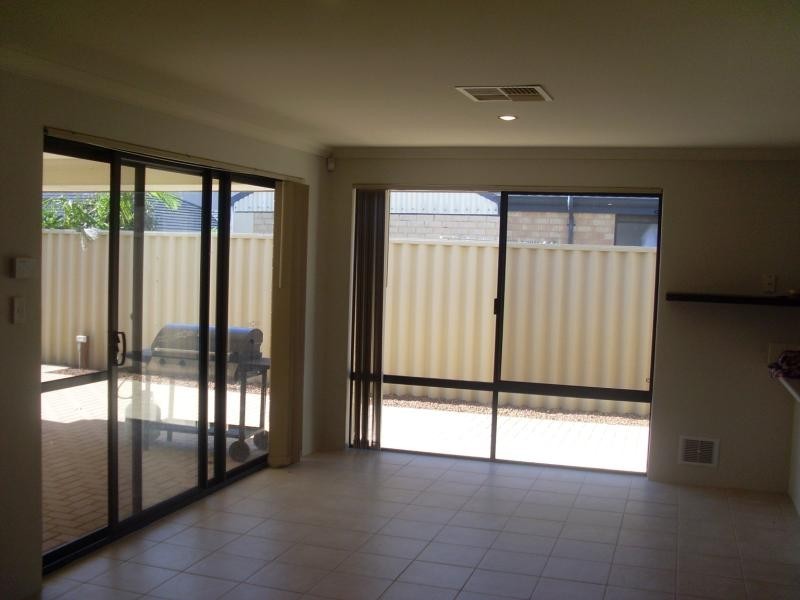 10 Ammanford Crescent, Butler WA 6036