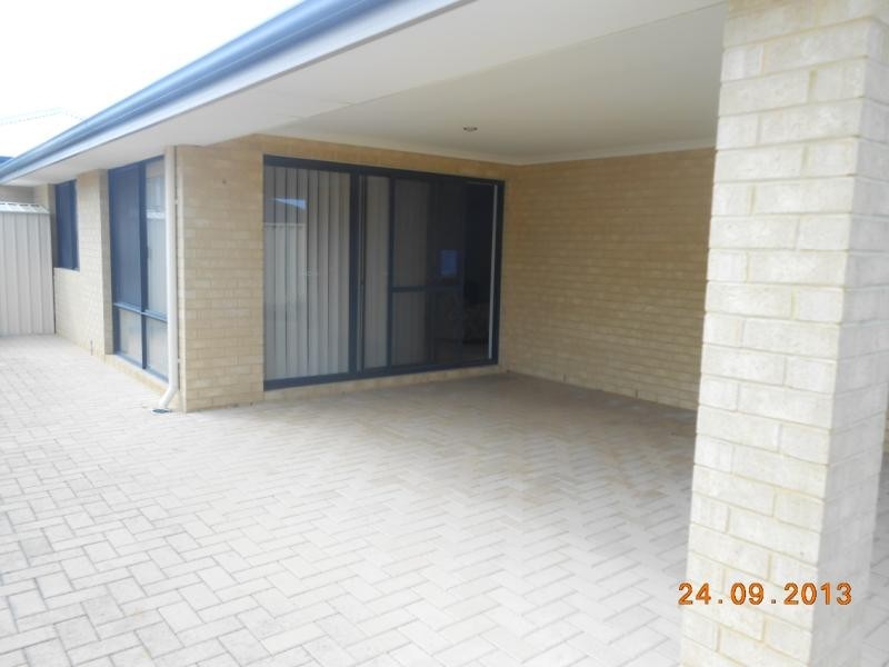 10 Ammanford Crescent, Butler WA 6036