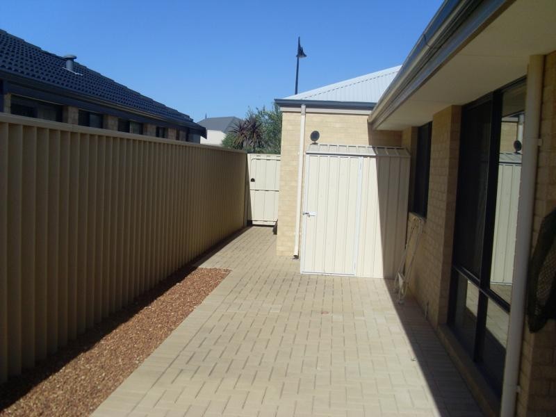 10 Ammanford Crescent, Butler WA 6036