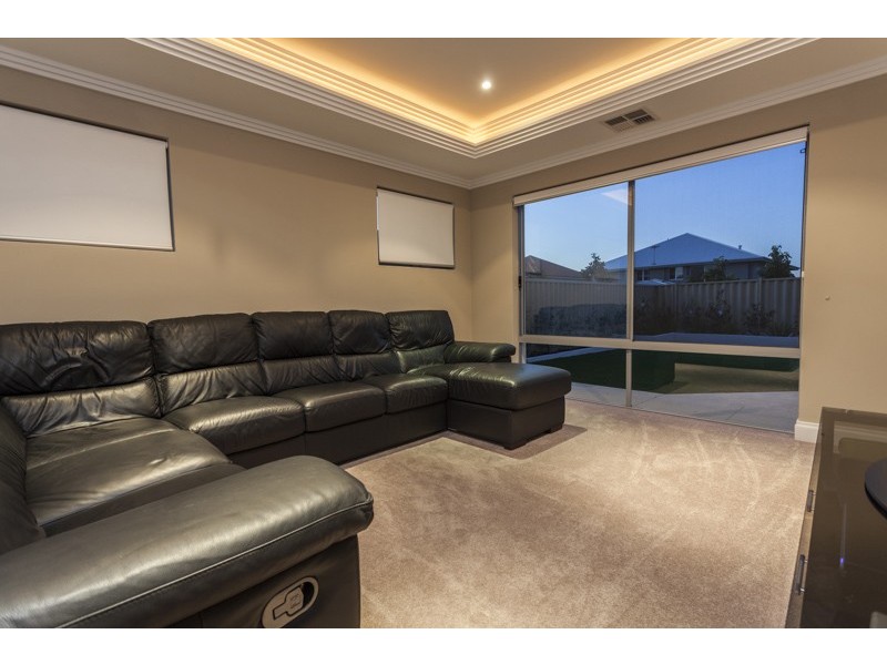 10 Venice Entrance, Iluka WA 6028