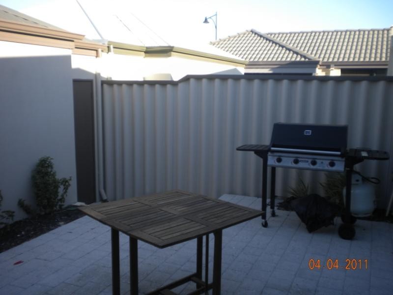 4B Bollach Green, Butler WA 6036