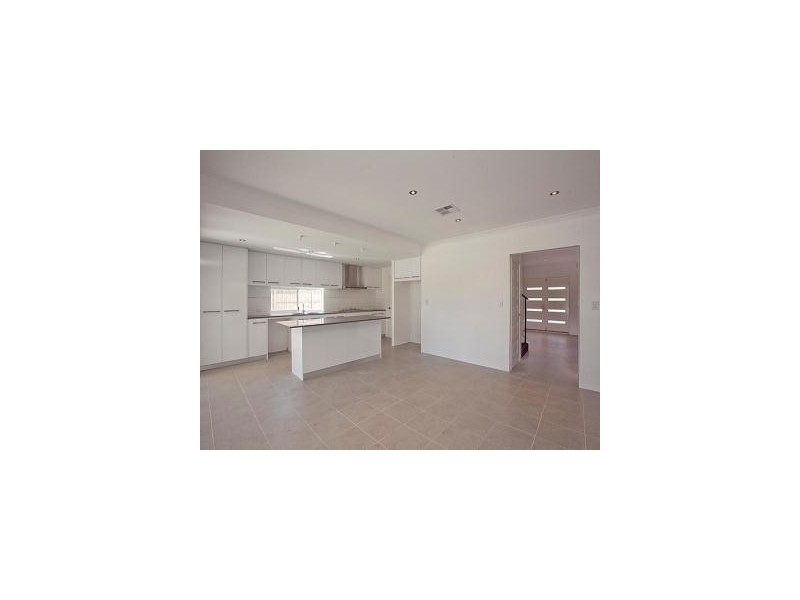 8 Longview Way, The Vines WA 6069