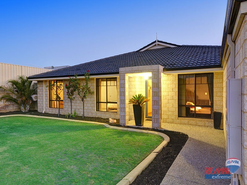 98 East Road, Pearsall WA 6065