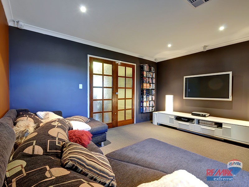 98 East Road, Pearsall WA 6065