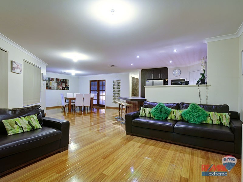 98 East Road, Pearsall WA 6065