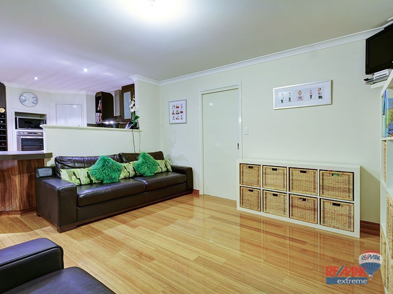 98 East Road, Pearsall WA 6065