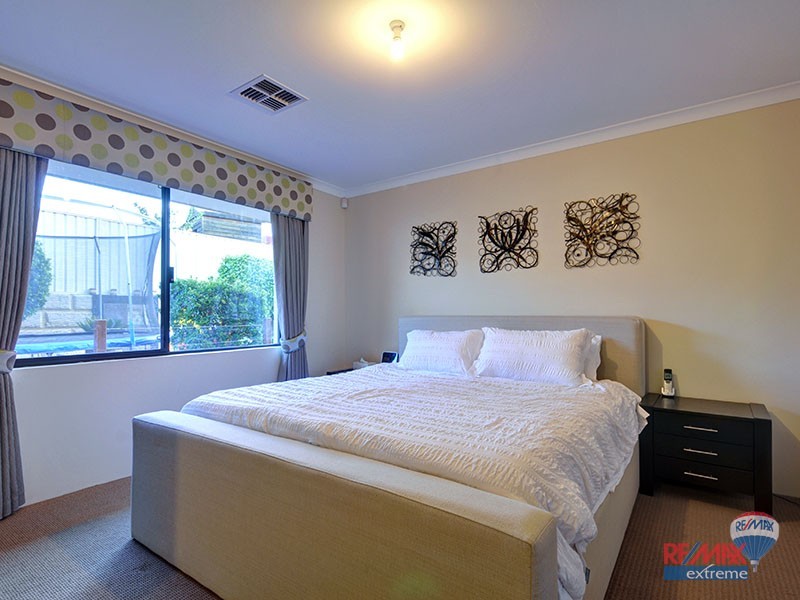 98 East Road, Pearsall WA 6065