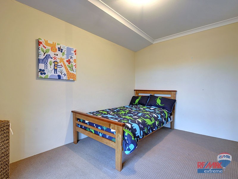 98 East Road, Pearsall WA 6065