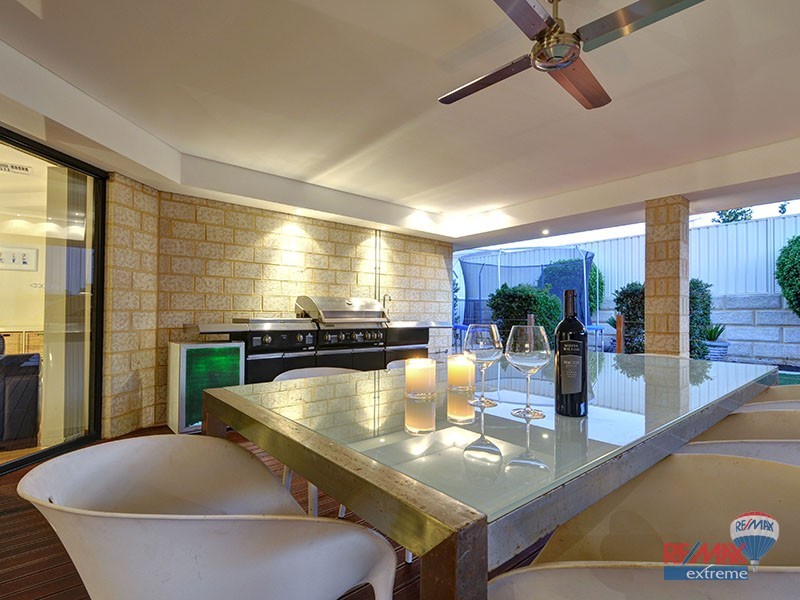 98 East Road, Pearsall WA 6065