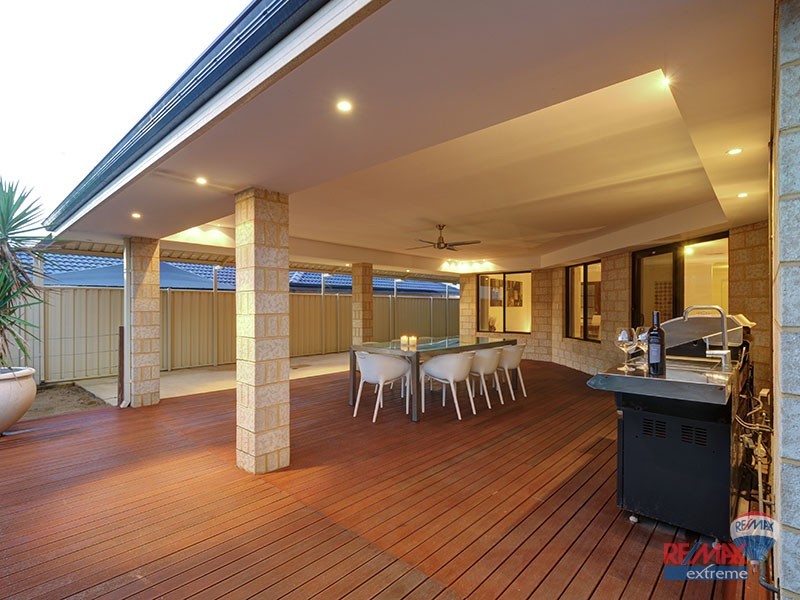 98 East Road, Pearsall WA 6065