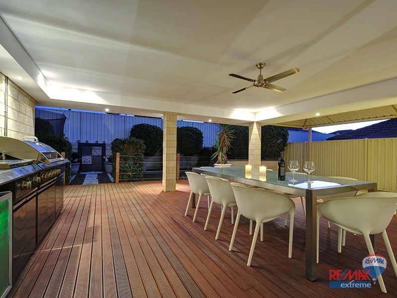 98 East Road, Pearsall WA 6065