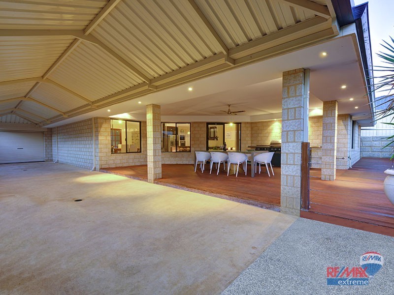 98 East Road, Pearsall WA 6065