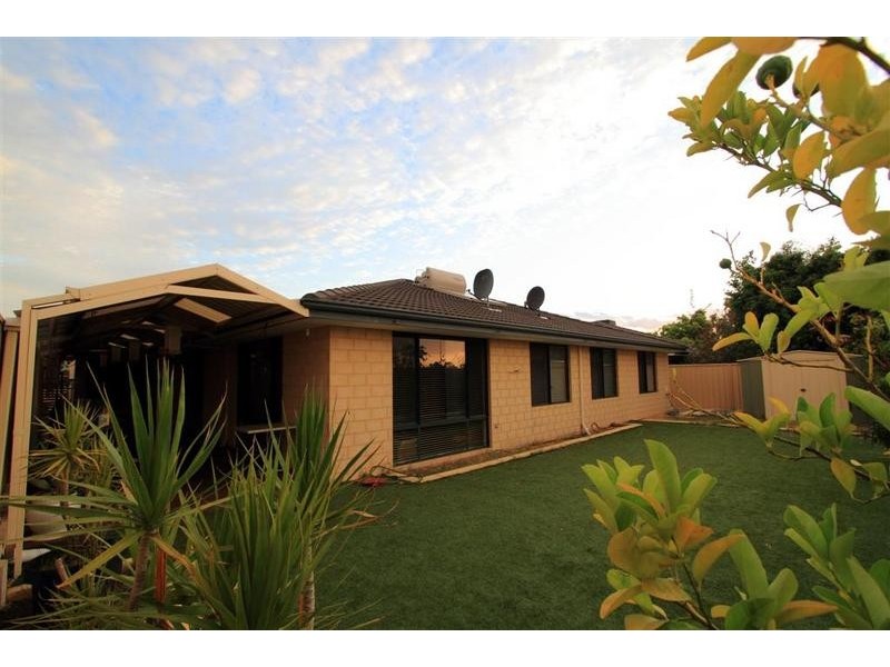 10 Sefton Place, Landsdale WA 6065