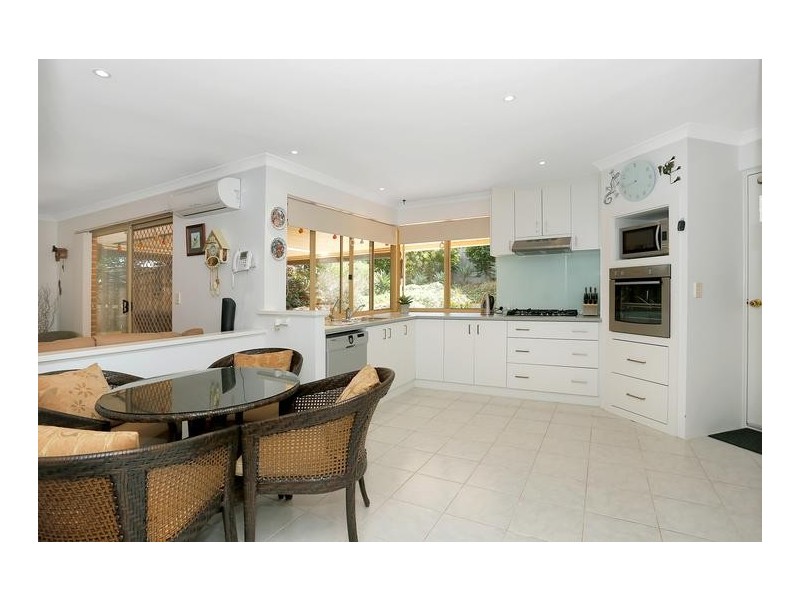 11 Glasgow Court, Kinross WA 6028