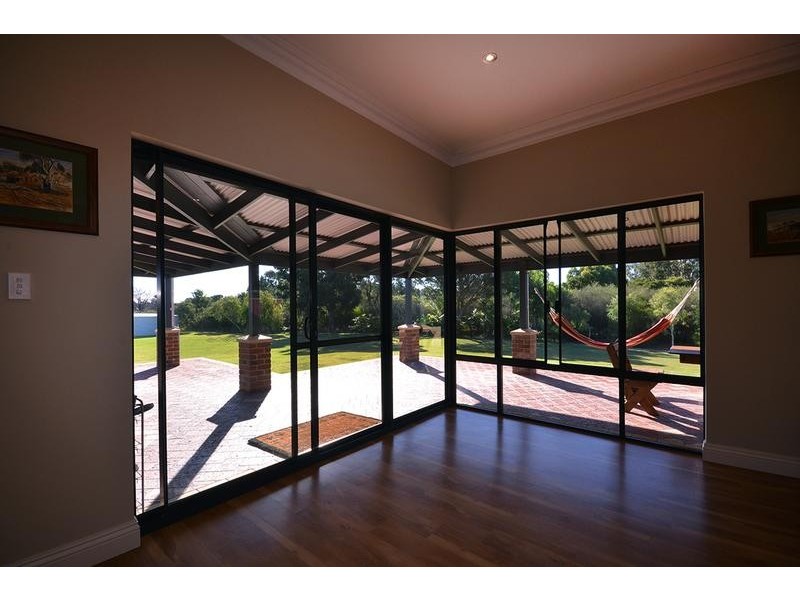 26 Via Vista Drive, Mariginiup WA 6065